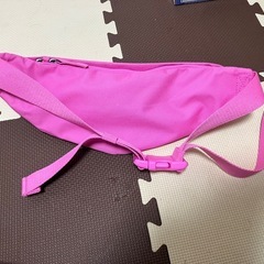 Nike ピンク ボディバッグ・ウエストポーチの画像