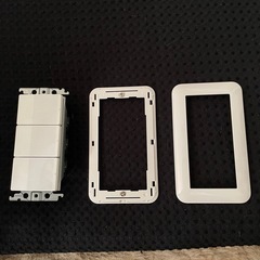 未使用品　パナソニック WTP50013WP コスモシリーズワイド21 埋込トリプルスイッチB 片切 プレート付 ホワイト の画像