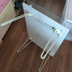 ガラステーブルの画像
