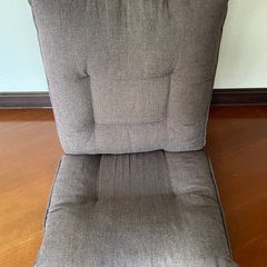 リクライニングできる座椅子（破れあり）