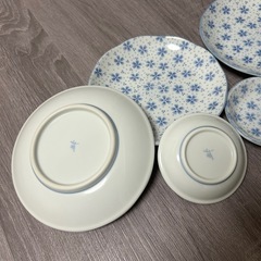 萌窯 丸谷焼　花柄 桜柄 ブルー 三寸皿　六寸皿　6枚セット　豆皿　醤油皿　中皿の画像