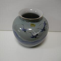丹頂鶴柄 九谷焼の花瓶の画像