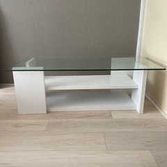ガラステーブルの画像