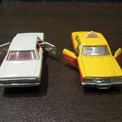 トミカ クラウン2台セット NO.3（4) スーパーデラックス ホワイト No.4.27.32.110 タクシー tomica 札幌市 新道東店の画像