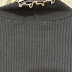 LOCUSTタートルネックカットソー　黒(一部ベージュ)の画像