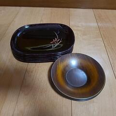 木のお皿の画像