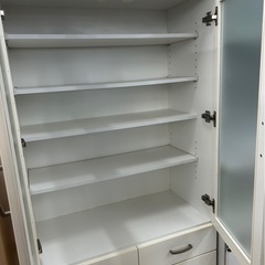 食器棚の画像