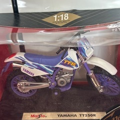 中販紅　【Week】 Maisto ミニチュア　バイク　3台　現状渡し　08-16-02 の画像