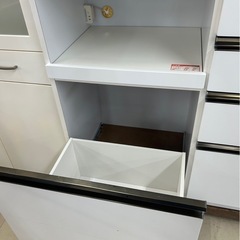 キッチンボード 食器棚の画像