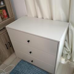 IKEA GURSKEN　3段チェストの画像