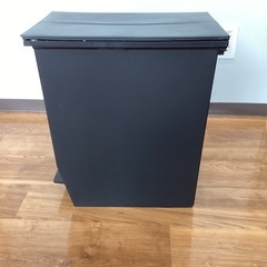 ゴミ箱【町田市再生家具】0816の画像