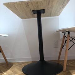 【美品】カフェテーブル　木目調天板×スチール脚の画像
