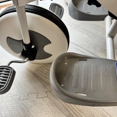 【ディズニー】ミッキーマウス 三輪車 押し棒付き 安全ガード 付きの画像