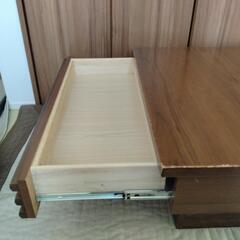引き出しつきテーブルの画像