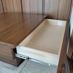 引き出しつきテーブルの画像
