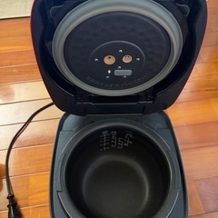 炊飯器TIGER 圧力IH炊きたて  の画像