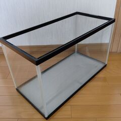 水槽　60cm×30cm×36cm 中古の画像