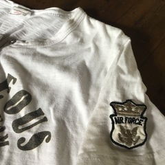 ワッペン付きプリントTシャツの画像