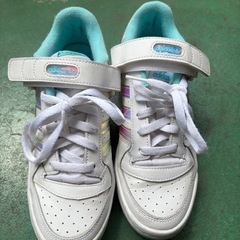 adidasスニーカー24.0cmの画像
