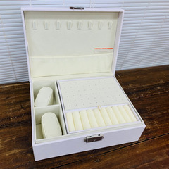 ✨新品未使用、雑貨入荷しました！✨アクセサリーケースの画像