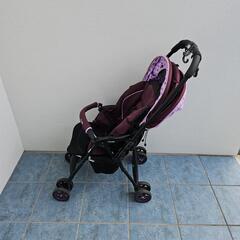 Combi 折り畳み式ベビーカーの画像