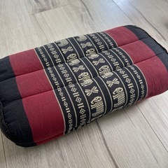 タイ　マッサージ　枕　　クッション　の画像