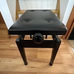 ピアノ椅子の画像