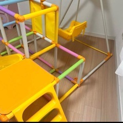 ベビー用色々ついた、ジャングルジムの画像