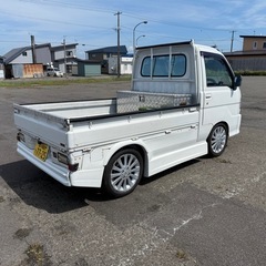 話中まだあります。今週期間限定値下げ！車検取立‼️ ブラックスエアロ付き！ダイハツ　ハイゼットトラック 5速　四駆　エアコン付き！の画像