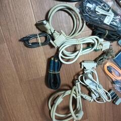 色々な種類のケーブルの画像