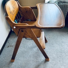 子供用ダイニングテーブルの画像