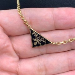 プラダ　PRADA エナメル　メタル　ネックレスの画像
