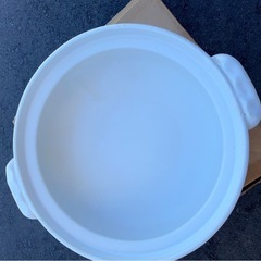未使用品　陶器　野菜デザインの中型土鍋　の画像