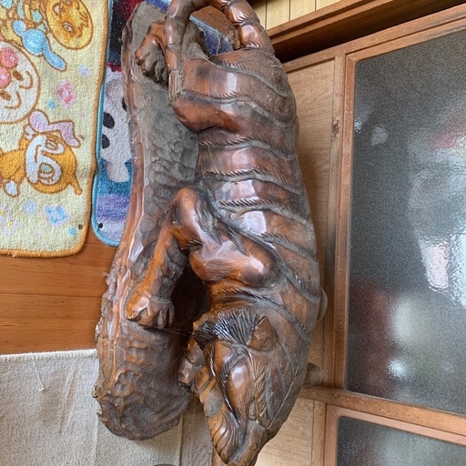 引き取り限定
虎の置物