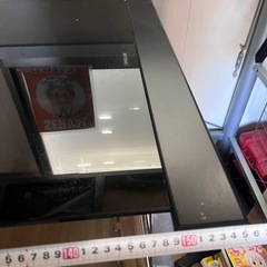 ガラス机分解中の画像