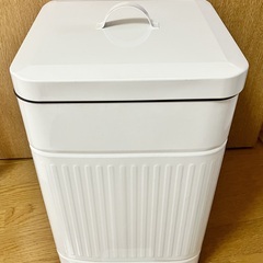 ペダル式ゴミ箱 20L　スクエア ホワイトの画像