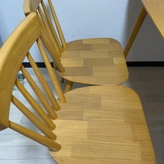 木製ダイニングテーブルセットの画像