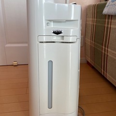 美品 加湿空気清浄機 シャープ KC-H50-W
の画像