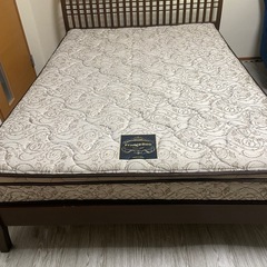 ダブルベッドの画像
