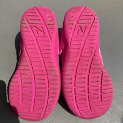 ニューバランス　サンダル　ピンク　17.5cmの画像