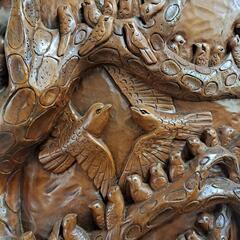 木彫りの置物の画像