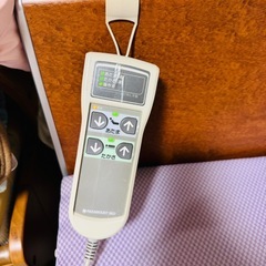 PARAMOUNT BED パラマウントベッド 2モーター式 100V PREGLAR KE-551 マットレス 電動ベッド 電動介護ベッド 動作品 リモコン付 02-15N-24の画像