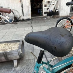 『ＳＡＬＥ　３０％』　ママチャリ　２６インチ　ライト　カゴ　付き　青　配達可能の画像
