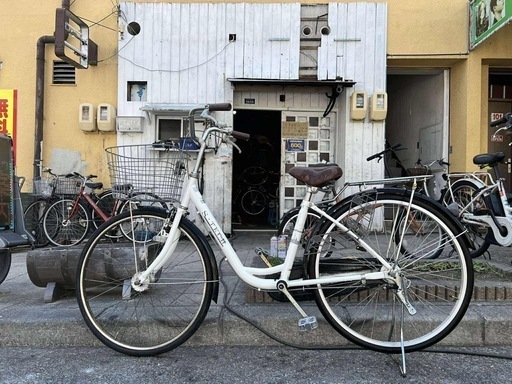 『ＳＡＬＥ　３０％』　ママチャリ　２６インチ　自動ライト　カゴ　付き　白　配達可能