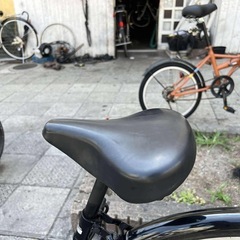 『ＳＡＬＥ　３０％』　ママチャリ　２６インチ　ライト　カゴ　付き　黒　配達可能の画像