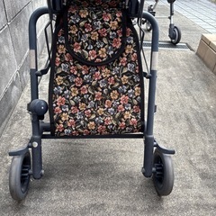 花柄　シルバーカーの画像