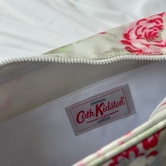 Cath Kidston 花柄の大きめポーチ ¥1300の画像