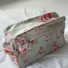Cath Kidston 花柄の大きめポーチ ¥1300の画像