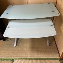 ガラスデスクの画像