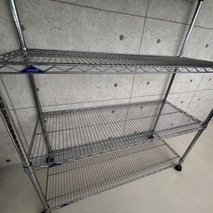 銀ラックの画像